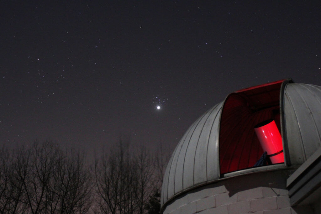 Telescope showing through opening in Veen Observatory